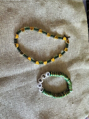 Green & Gold Bracelet Set Like New
